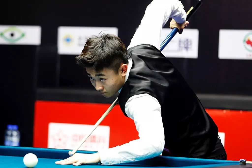 许多游客借 许多游客借